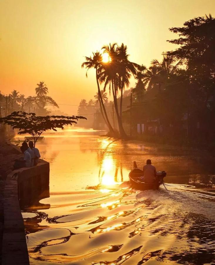 Rajatheeram Beach Homestay & Backwater Cruise Alleppey Alappuzha Exterior photo